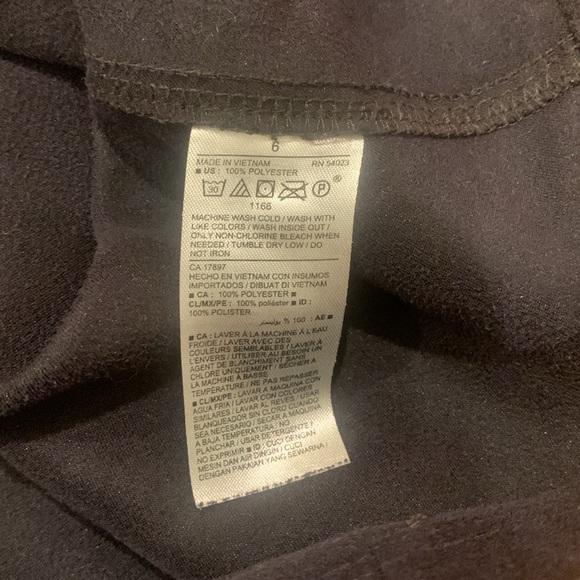 Old Navy Black Mini Skirt w/ Zipper and Pockets, Size 6 - Picture 5 of 5